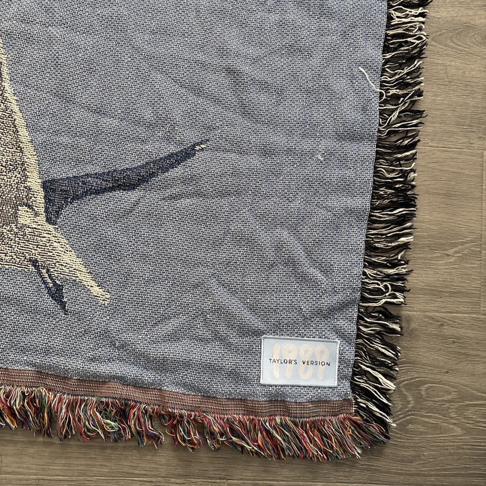 Taylor Swift 1989 Taylor's Version Seagull Woven Blue Blanket preowned few snags - Picture 2 of 12